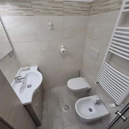 Leone Bed & Dreams *