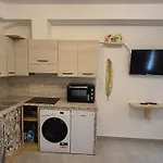 Leone Bed & Dreams Apartment Rom