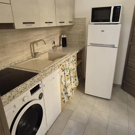 Leone Bed & Dreams Roma