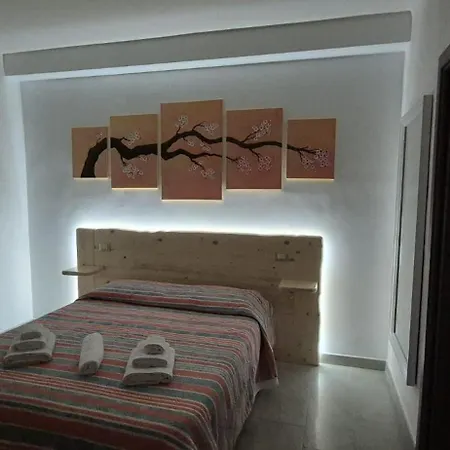 Leone Bed & Dreams * Rome