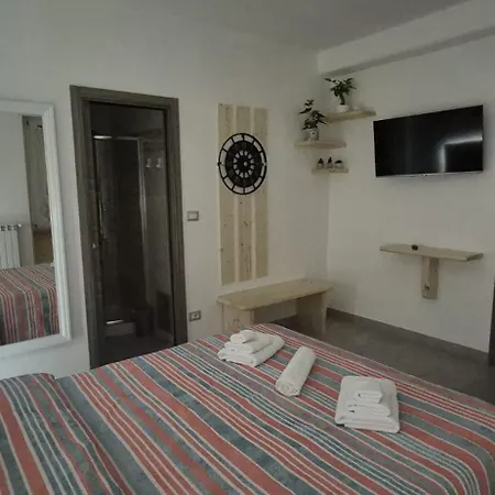 Leone Bed & Dreams Apartment