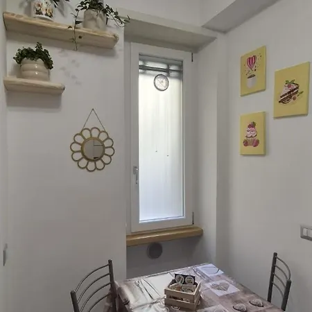 Leone Bed & Dreams Apartment